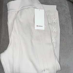 NWT LULULEMON BRAIDED DETAIL HIGH RISE JOGGER size 8 white cream opal WHTO PERF